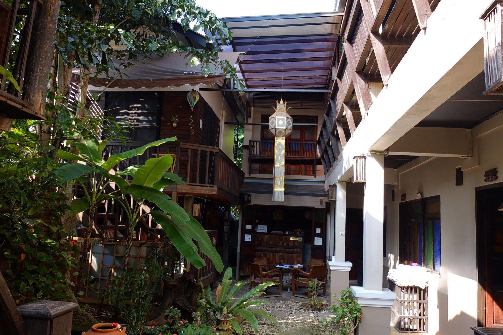 Saithong Guesthouse Chiang Mai Extérieur photo
